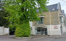 Oakleigh House, Apartment 1